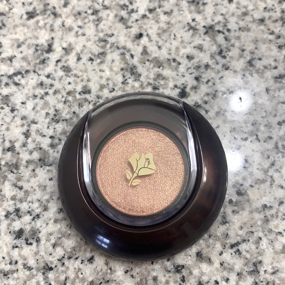 Lancome dual finish highlighter in Rose-gold